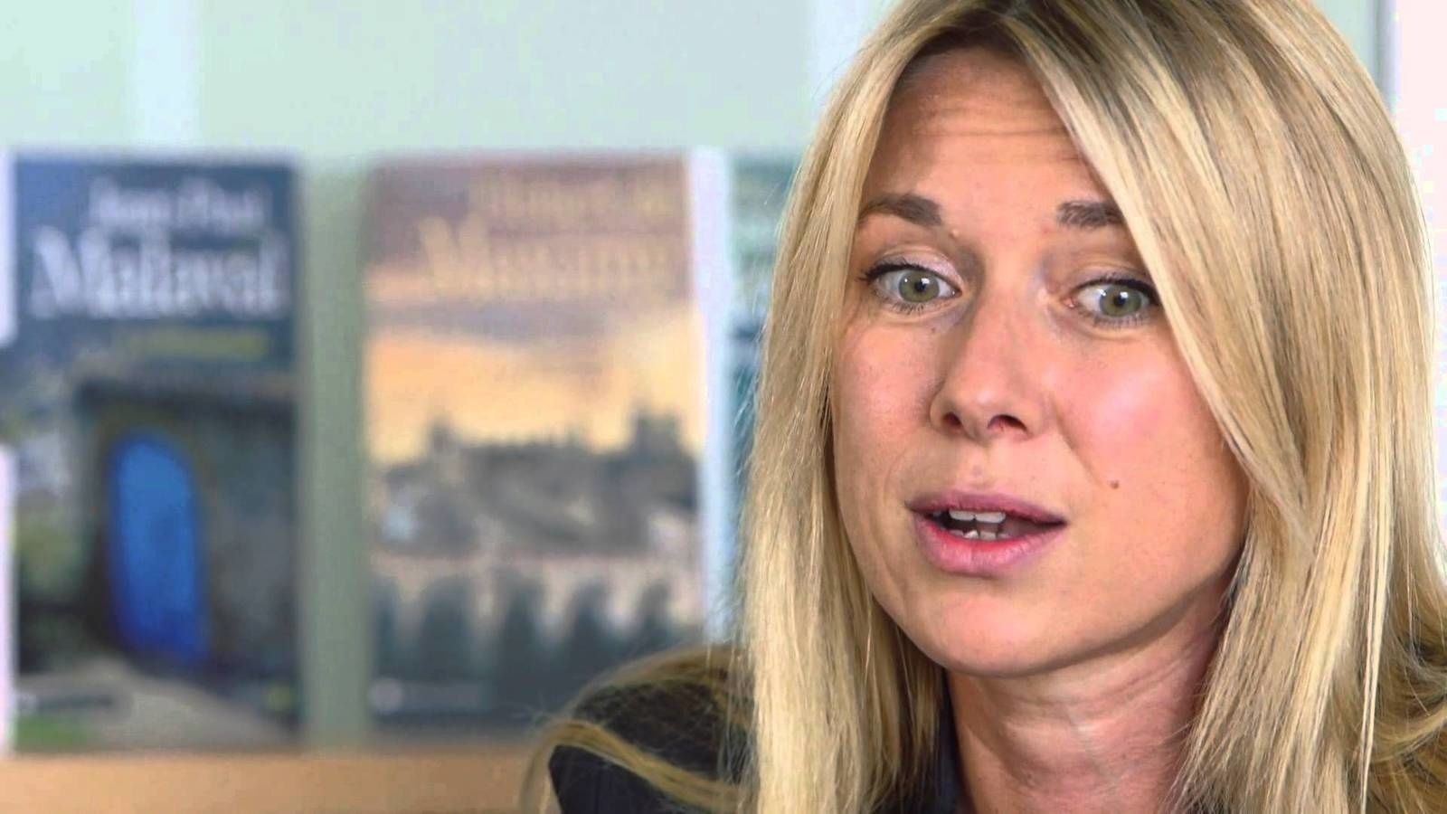 Clarisse Enaudeau, directrice littéraire de la collection Terres de France - Dîplomée de l'école du Louvre. Clarisse fut libraire à la FNAC, puis chargée du développement aux éditions de Borée, avant d'en prendre la direction éditoriale.