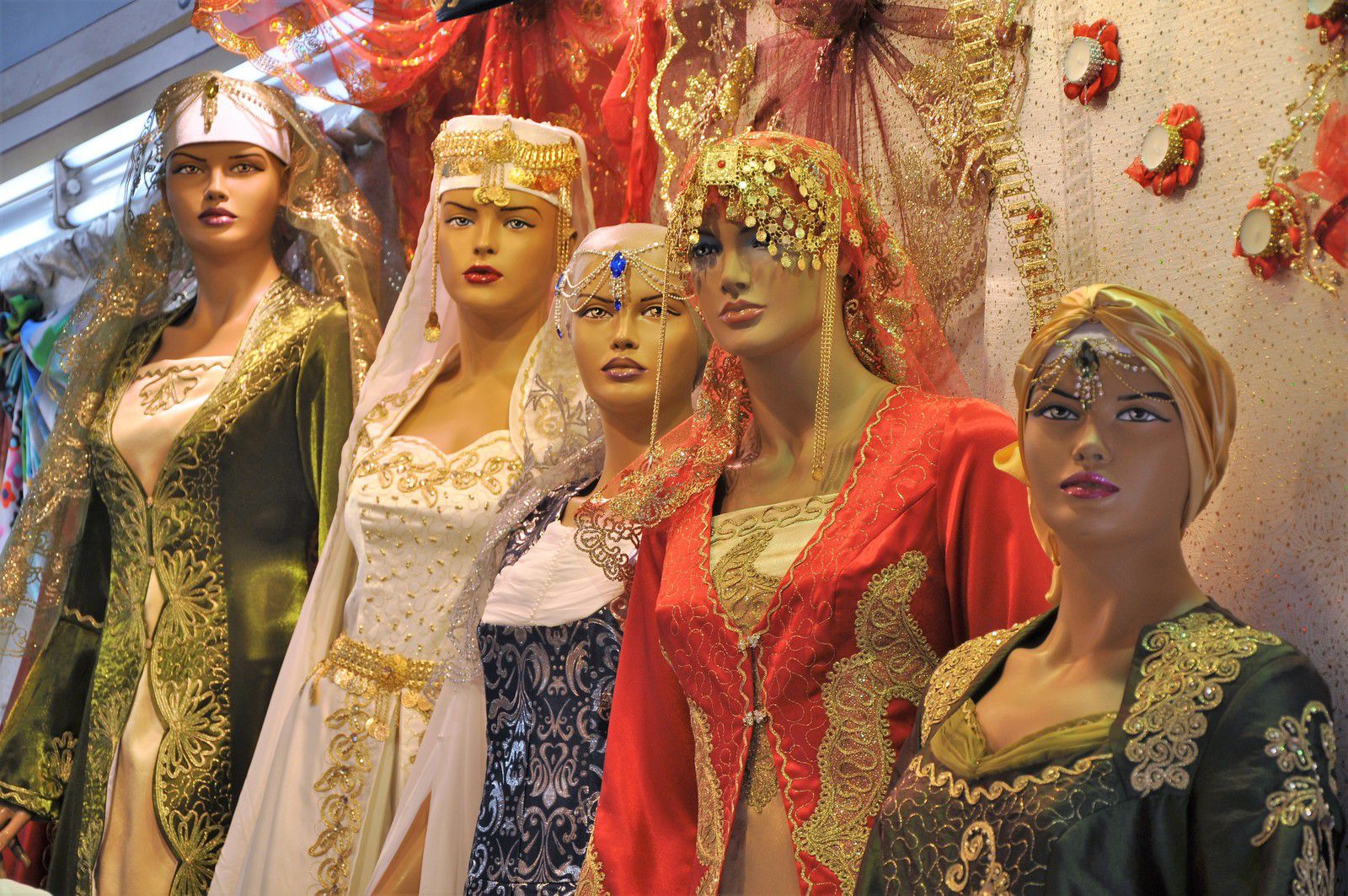 Istanbul : robes de sultanes pour la Nuit du Henné - Gisèle  Durero-Koseoglu, écrivaine d'Istanbul