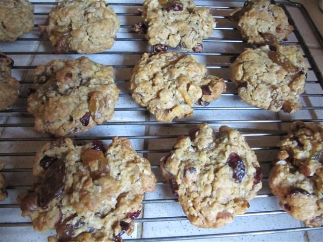 Cookies aux raisins, cranberries et noisettes