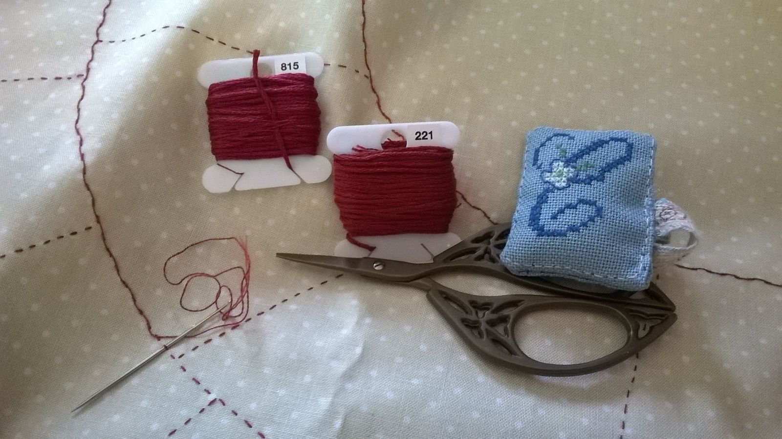 Facile ce point... de piqûre surjeté