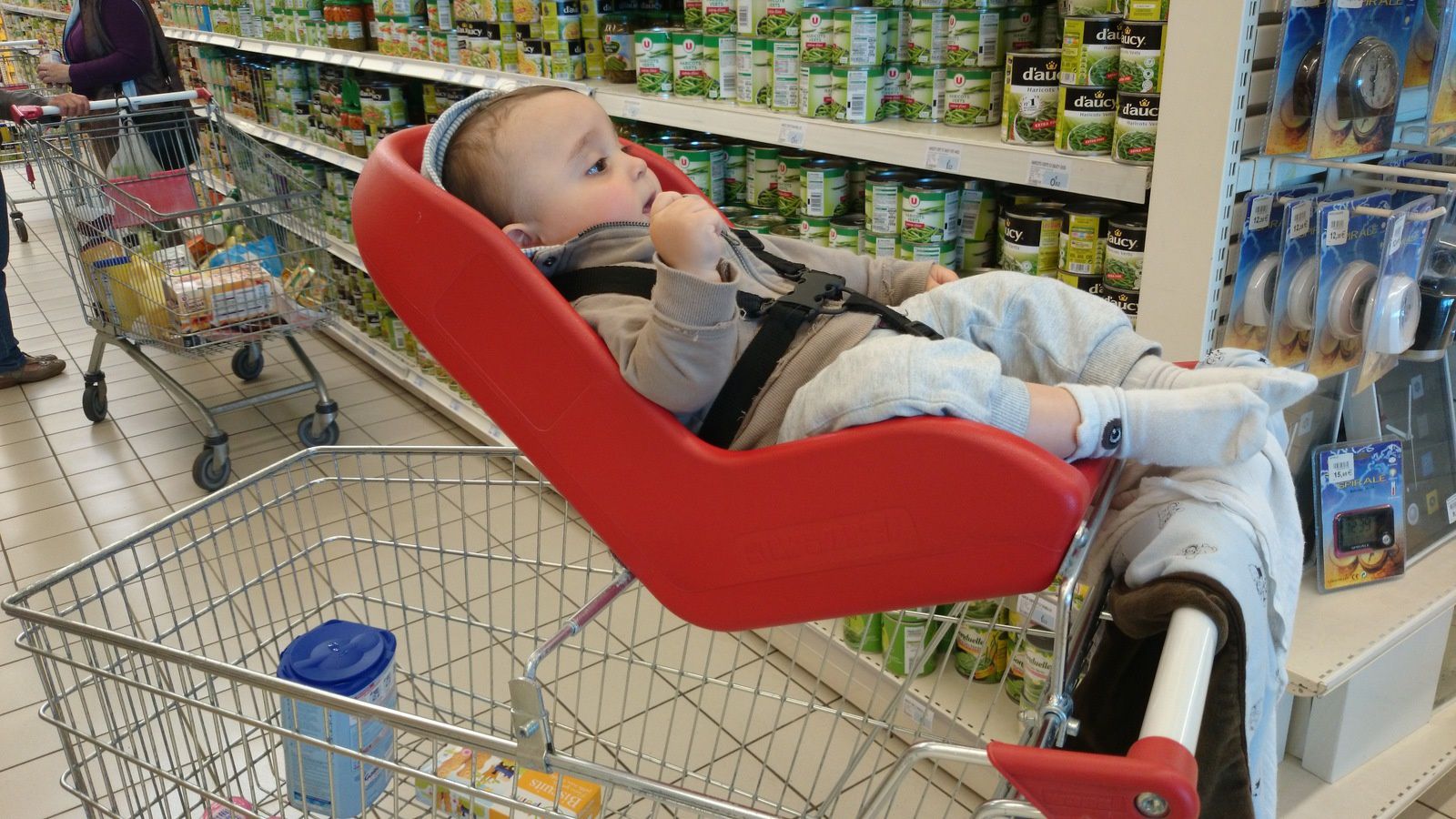 Chariot équipé d'une coque bébé