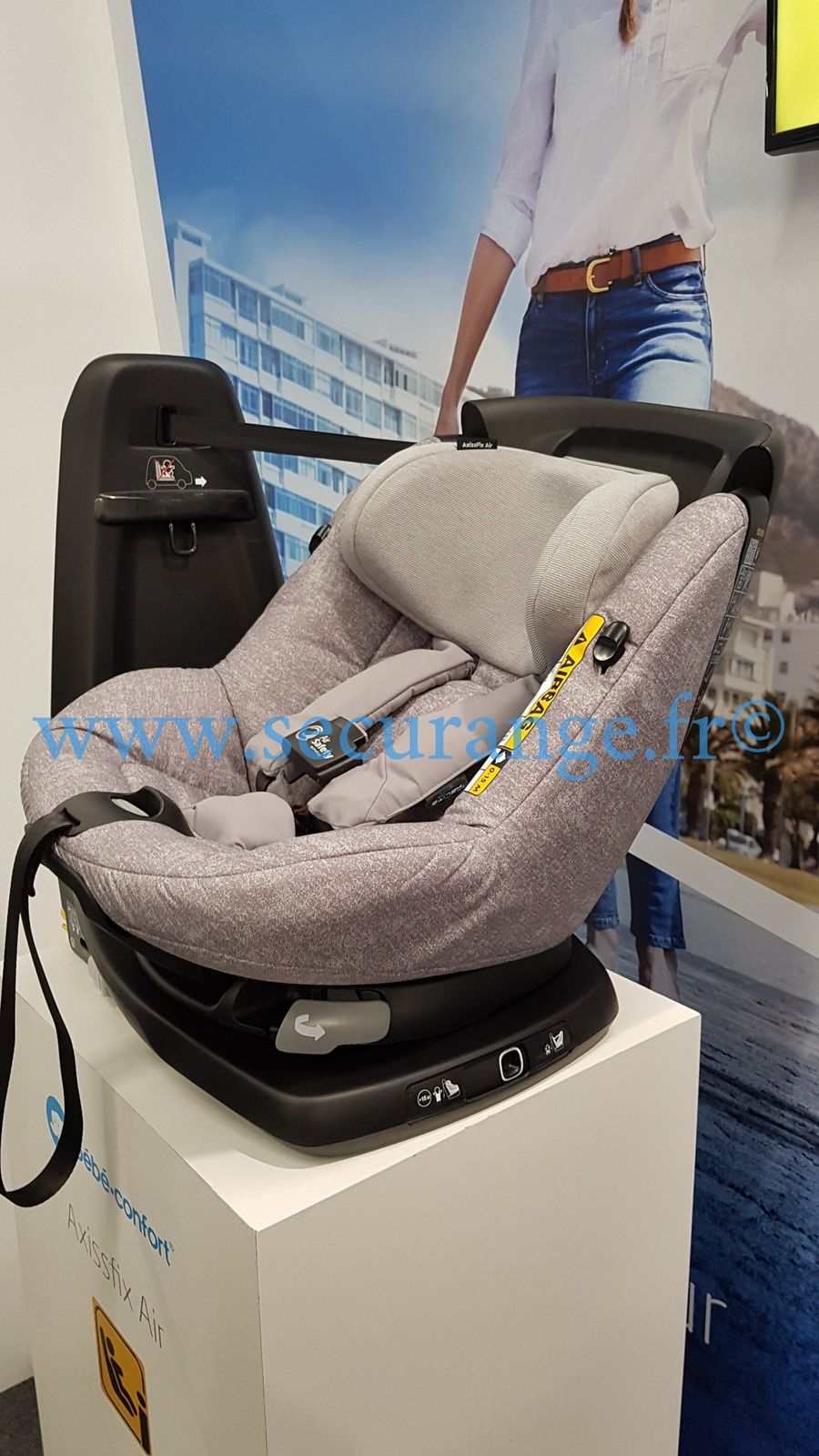 AxissFix avec Technologie Air Safety de Bébé Confort (Maxi-Cosi) : un siège  auto avec airbag jusqu'à 55 % plus sûr - Sécurange
