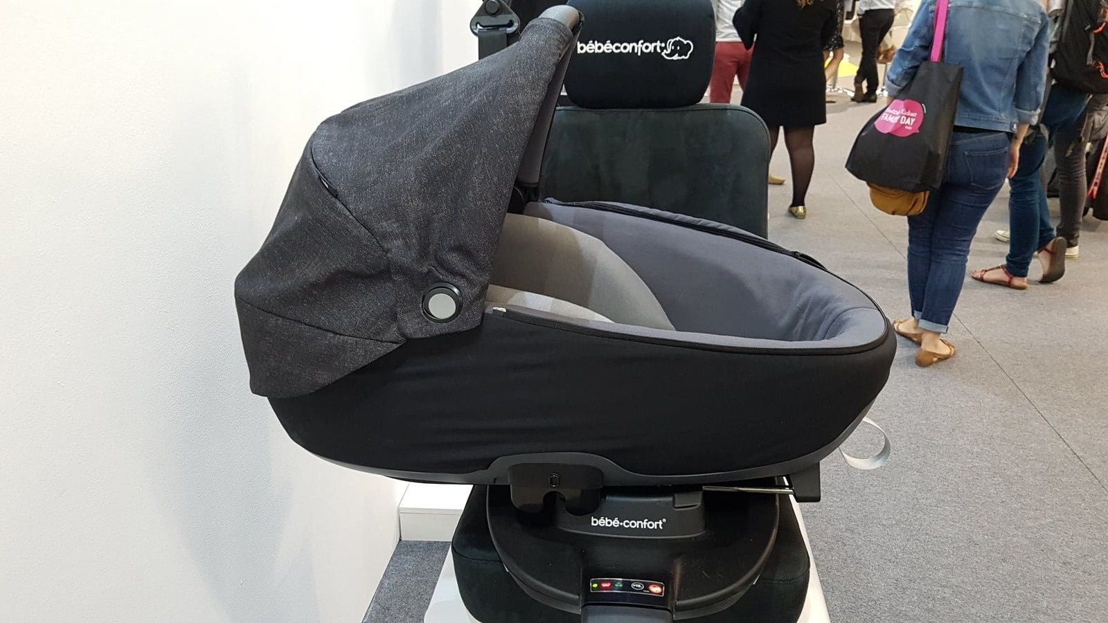 Nouvelle Nacelle R129 JADE de Bébé Confort (Maxi-Cosi), ineptie ou  révolution ? - Sécurange