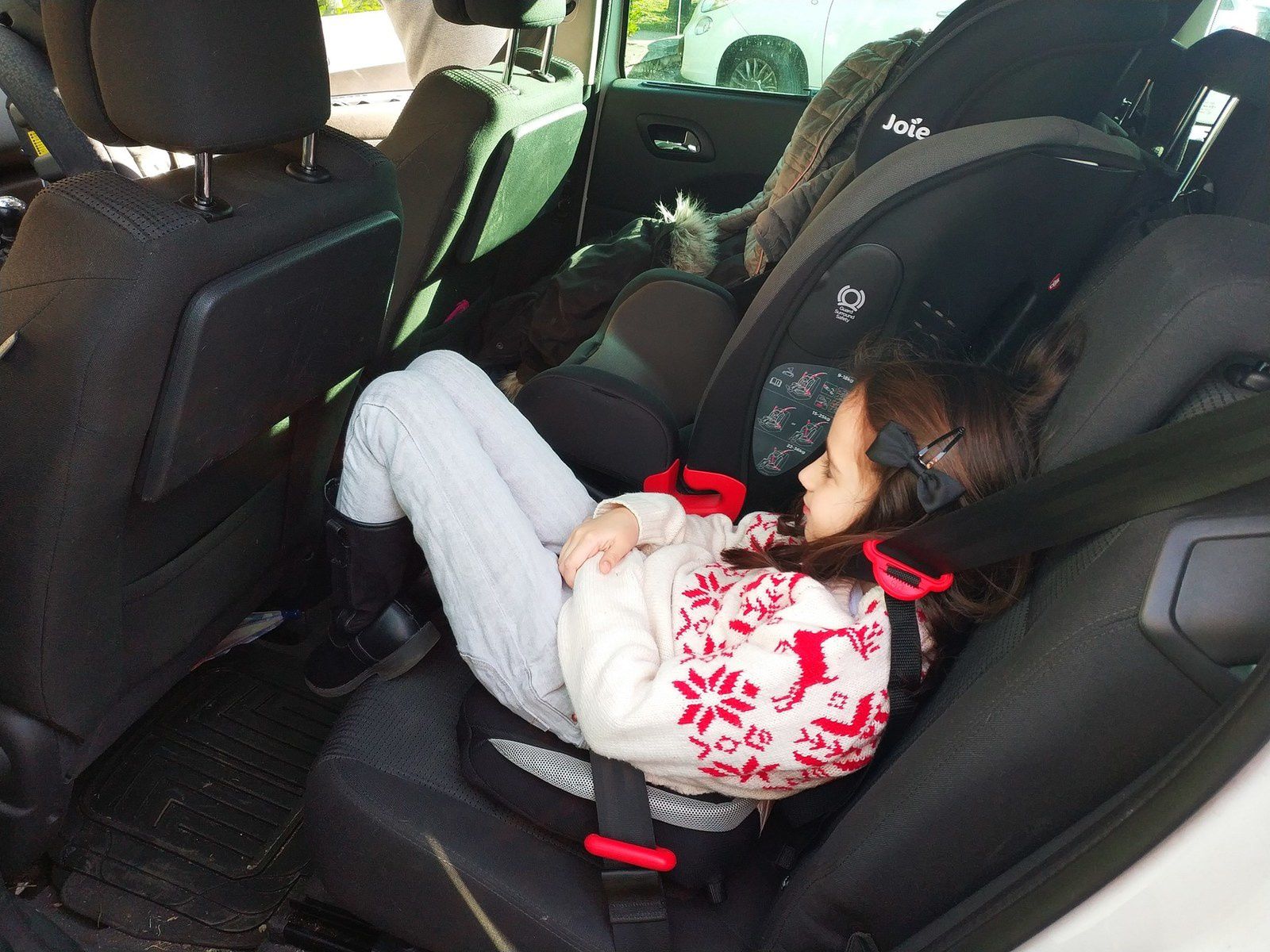 Quel siège auto choisir : siège auto Isofix ou ceinture ?
