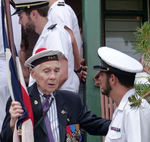 Les marins du patrouilleur La Glorieuse commémorent Lapérouse