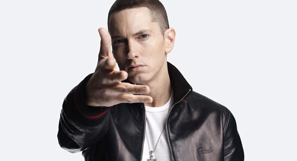 Trop fort Eminem, le rappeur le plus rapide du monde, bat un nouveau record  de 229 mots en 30 secondes !!!! on va écouter sont titre GODZILLA -  livre,musique,ciné, peinture,le blog culturel