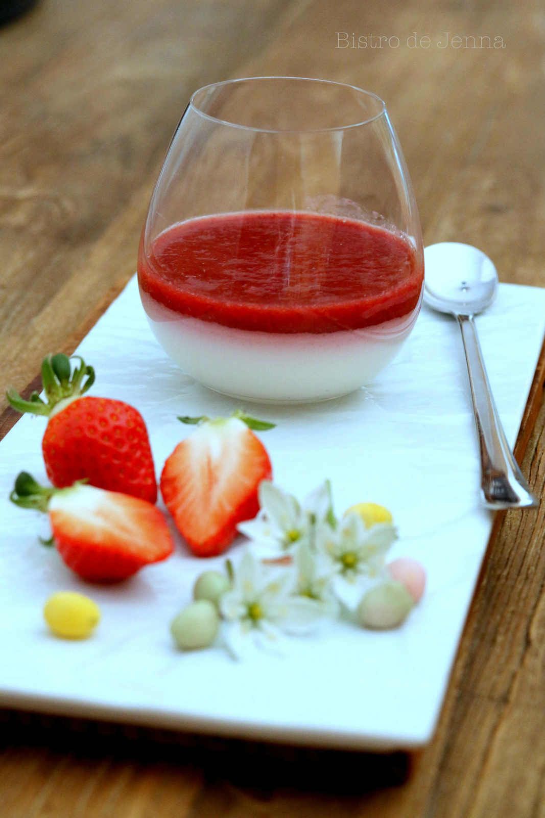 Panna Cotta Vegetale Coulis De Fruits Rouge Bistro De Jenna