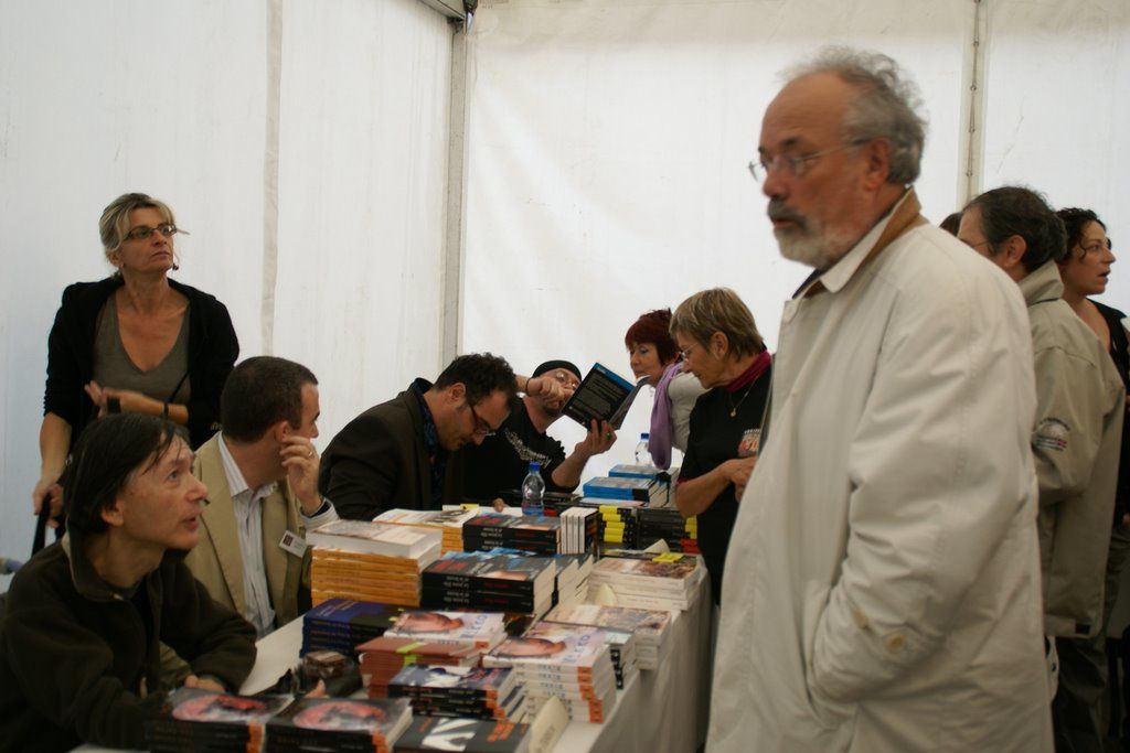 Au premier plan, Jan THirion (à gauche) et son éditeur, Max Obione. T.P.S. 2009