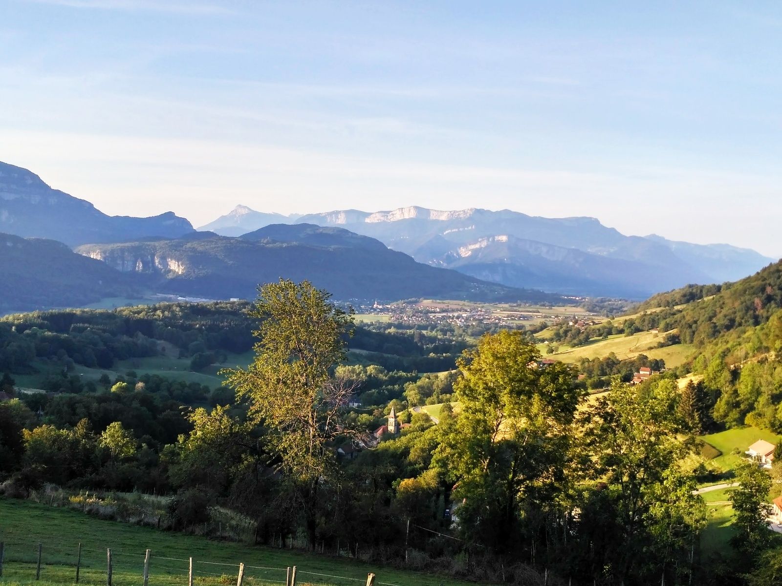 Redescente en direction de St Etienne de Crossey par Grand-Vivier, le soleil pointe !