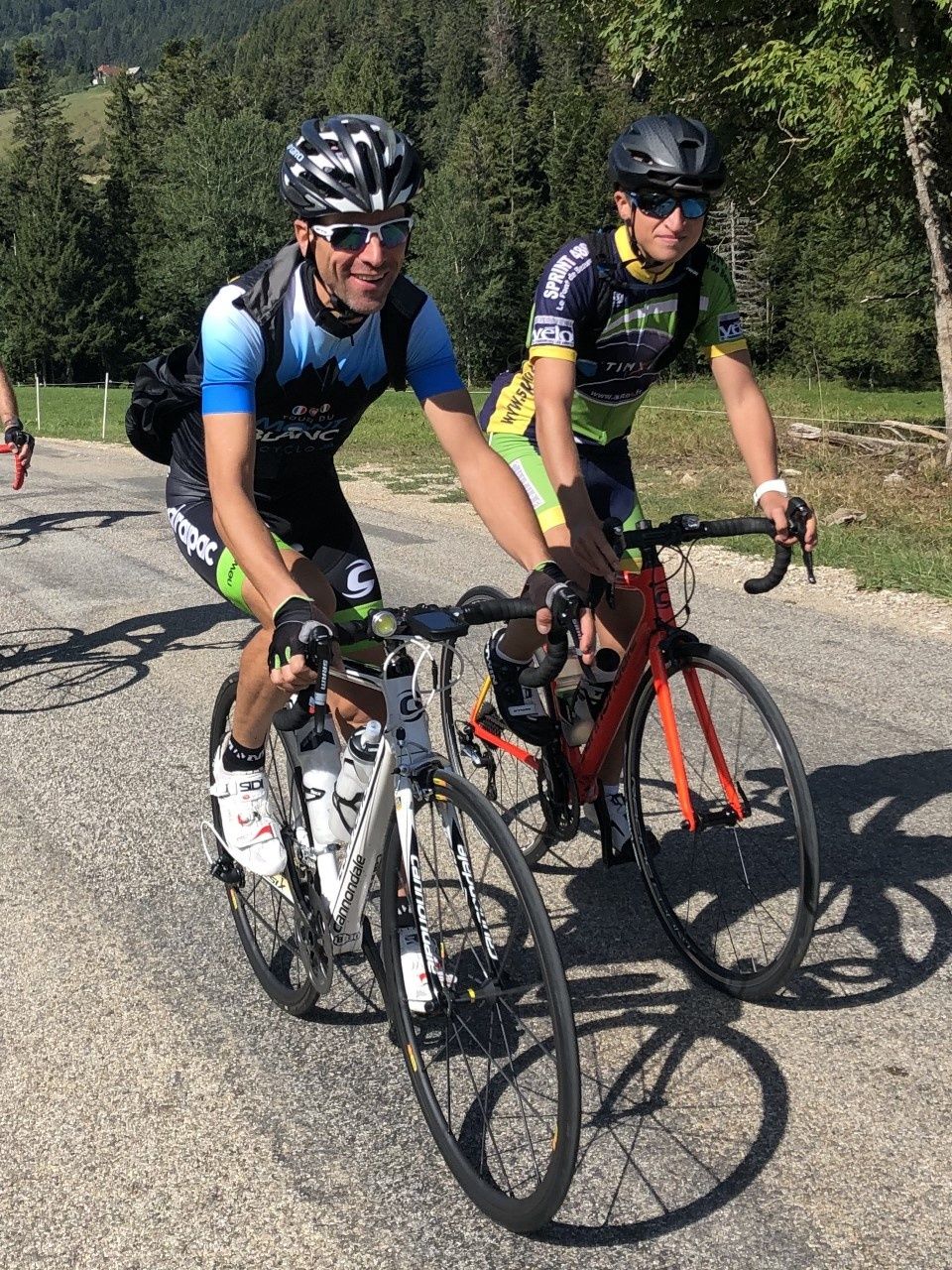 En direction de St Hugues en Chartreuse, avec Clément le benjamin de l'équipe !