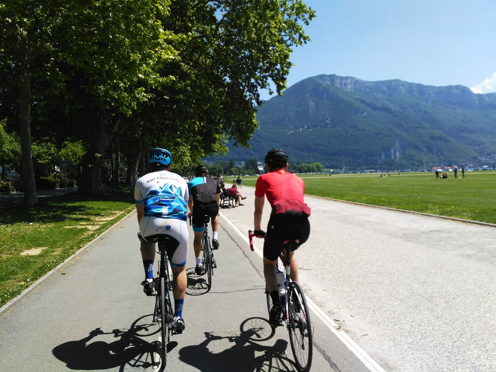 Piste cyclable autour du lac d'Annecy