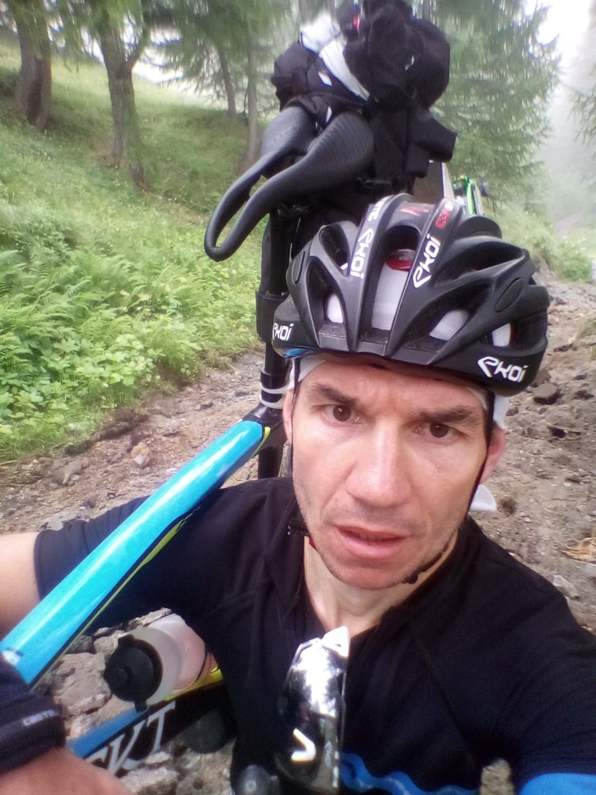 Seb portage de vélo dans Fauniera !