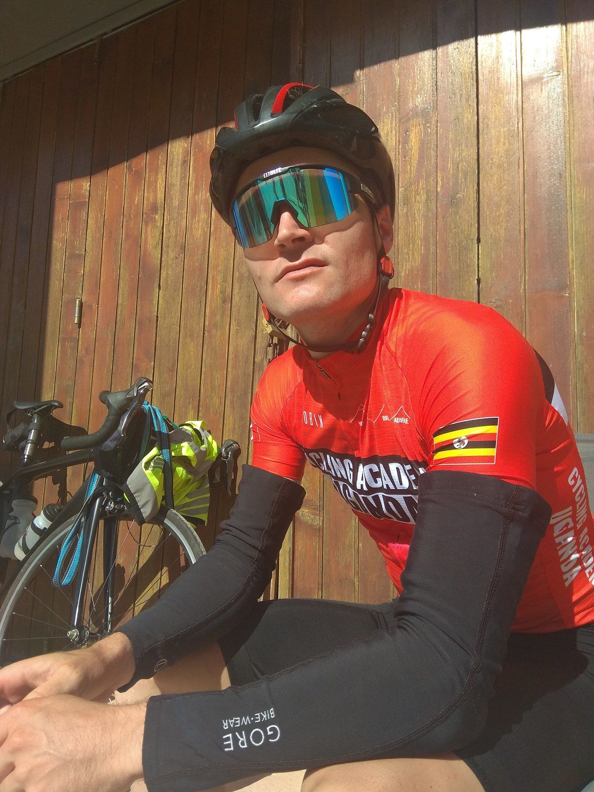 Sylvain notre avion des cîmes, au sommet du col d'Izoard