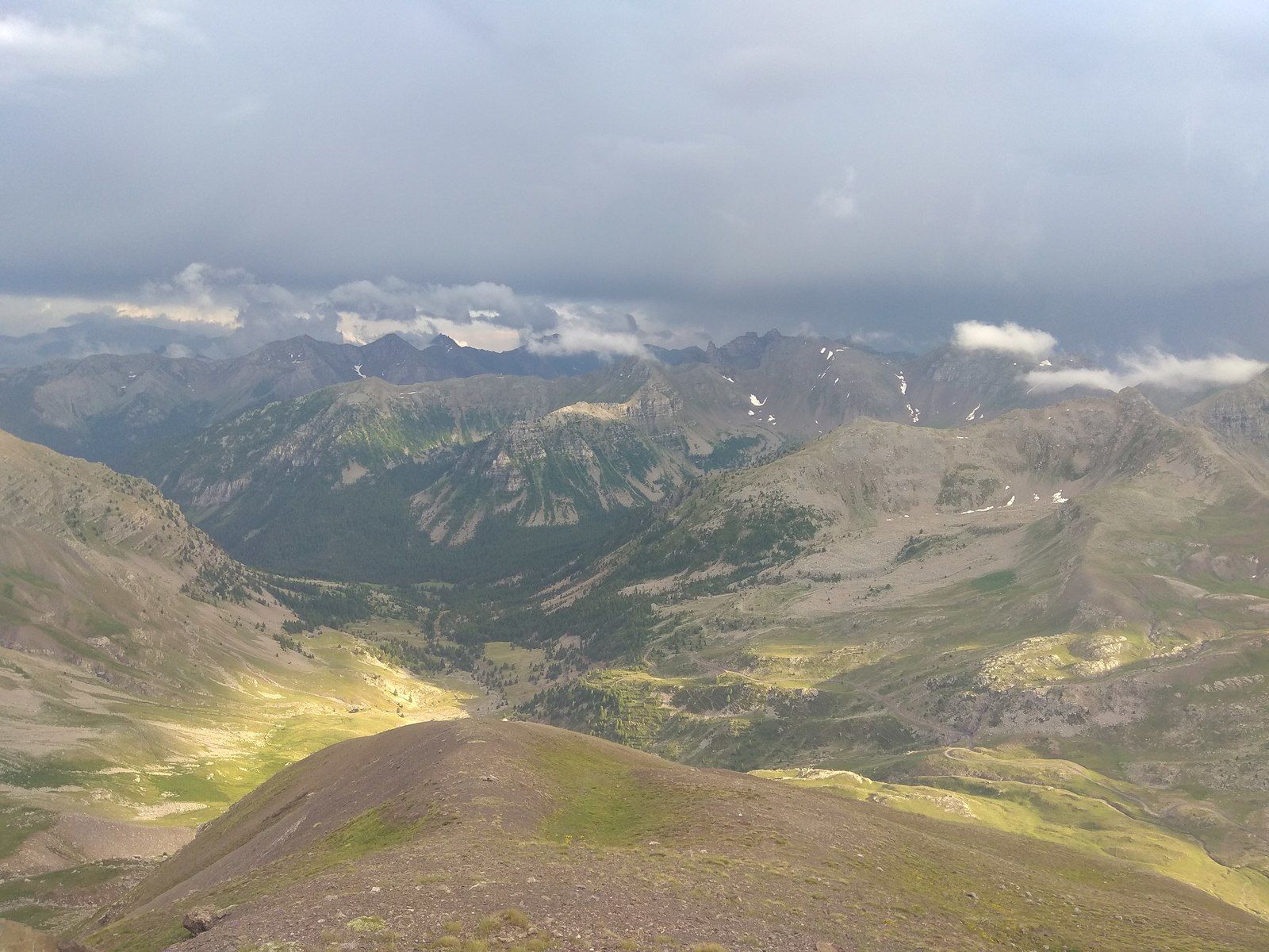 Le panorama en fin de journée depuis la Cîme de la Bonette, 2802m