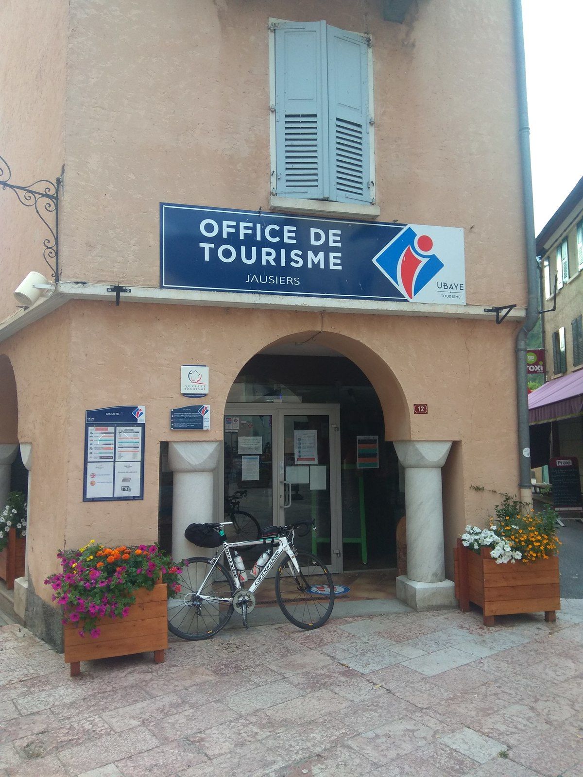 Office du Tourisme de Jausiers, lundi 13 juillet 2020 vers 19h40, la fin officielle du parcours des 7 Majeurs