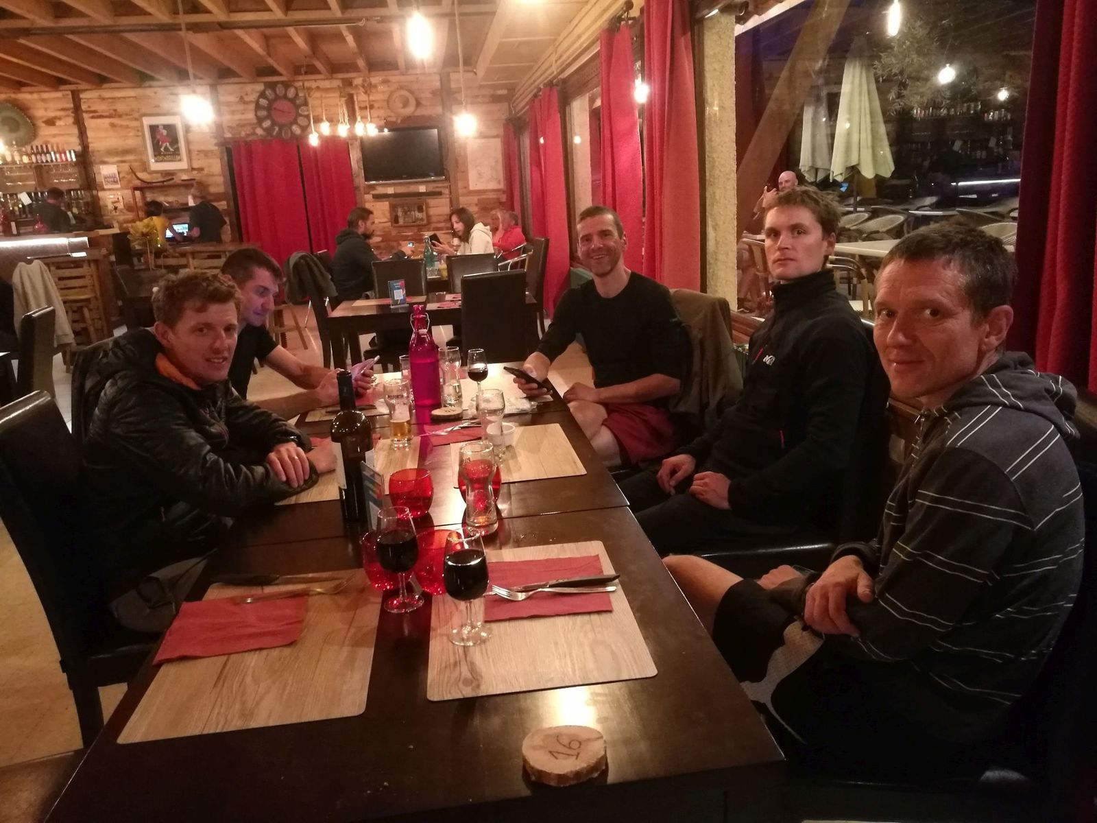 Un bon resto au camping Tampico pour fêter la réussite de ce brevet des 7 Majeurs 2020