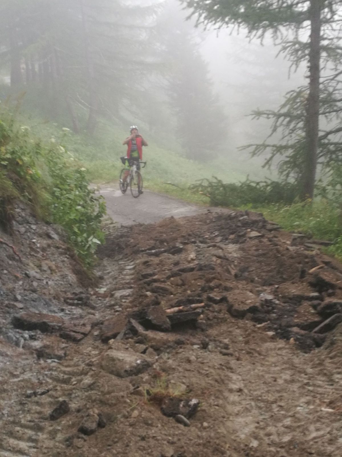 L'état de la route dans le col de Fauniera fait peur à voir...