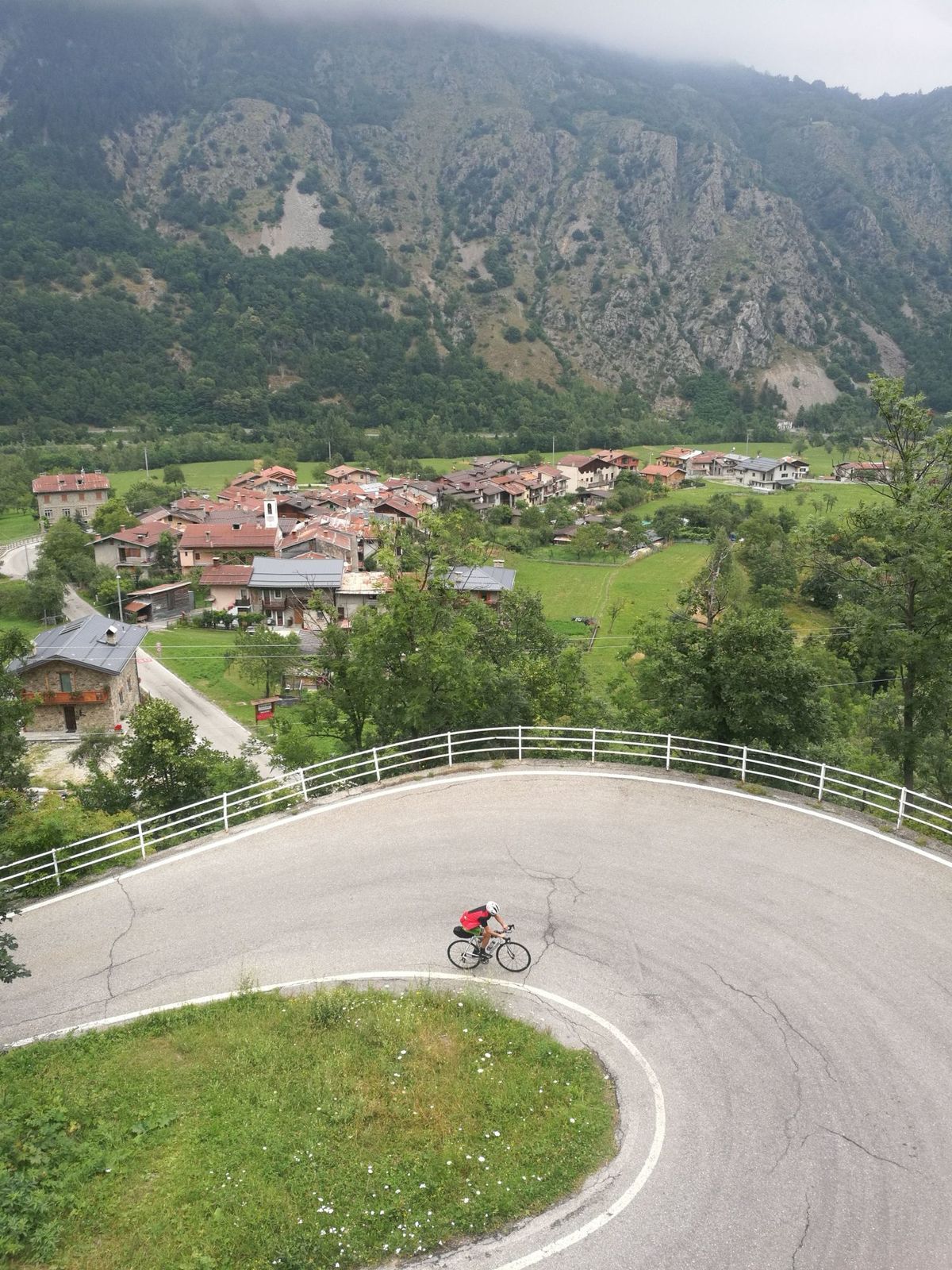 Les premiers lacets du col de la Lombarde par Vinadio (côté Italien)