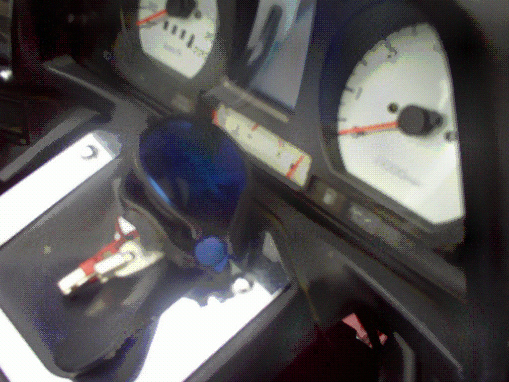 MARCEL......... DES LUNETTES SPÉCIALES BROUILLARD ??????? EN BLEU ??????????... BON D'ACCORD ELLE SE PLIE