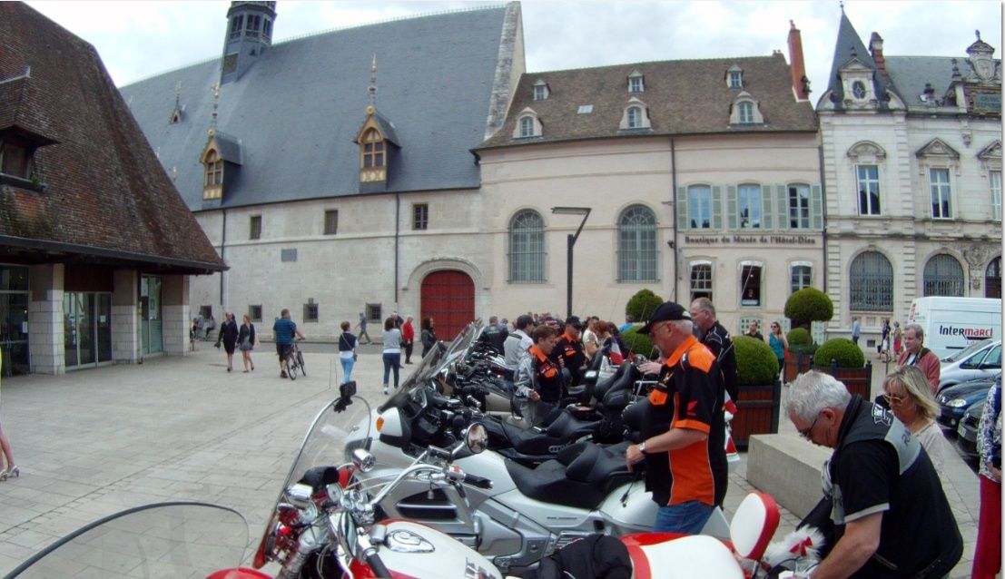 LES MOTOS SONT TOUJOURS DEHORS OK