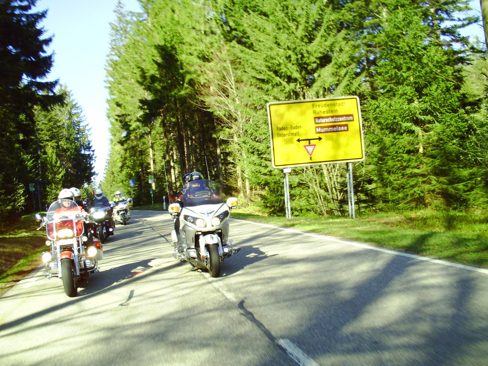 Goldwing Unsersbande - ballade au Mummelsee avec un grand groupe de motards
