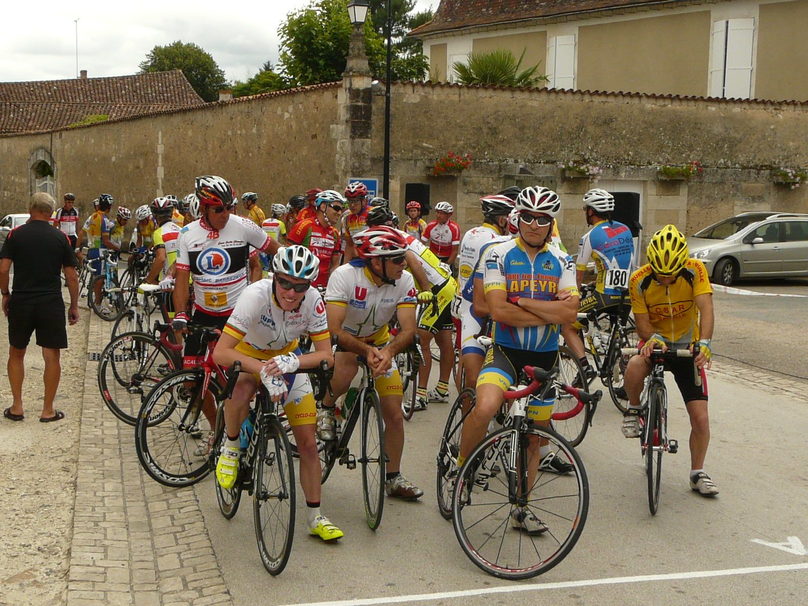 Cyclosport Vanxains : Didier 3e, Michel et Lorry dans le peloton