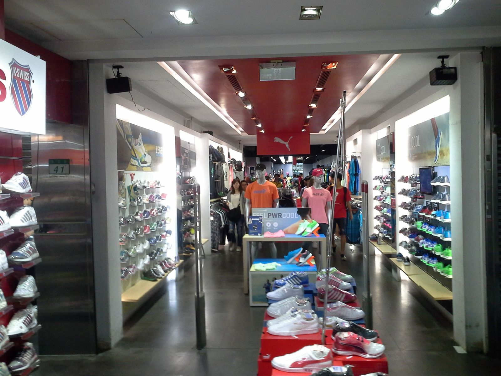 de grandes marques y ont leur magasin