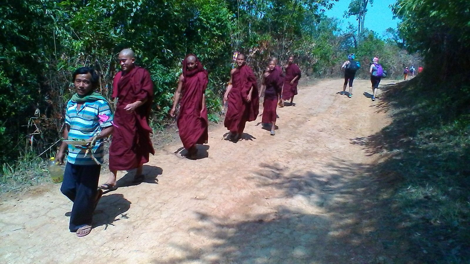 des moines sur la route