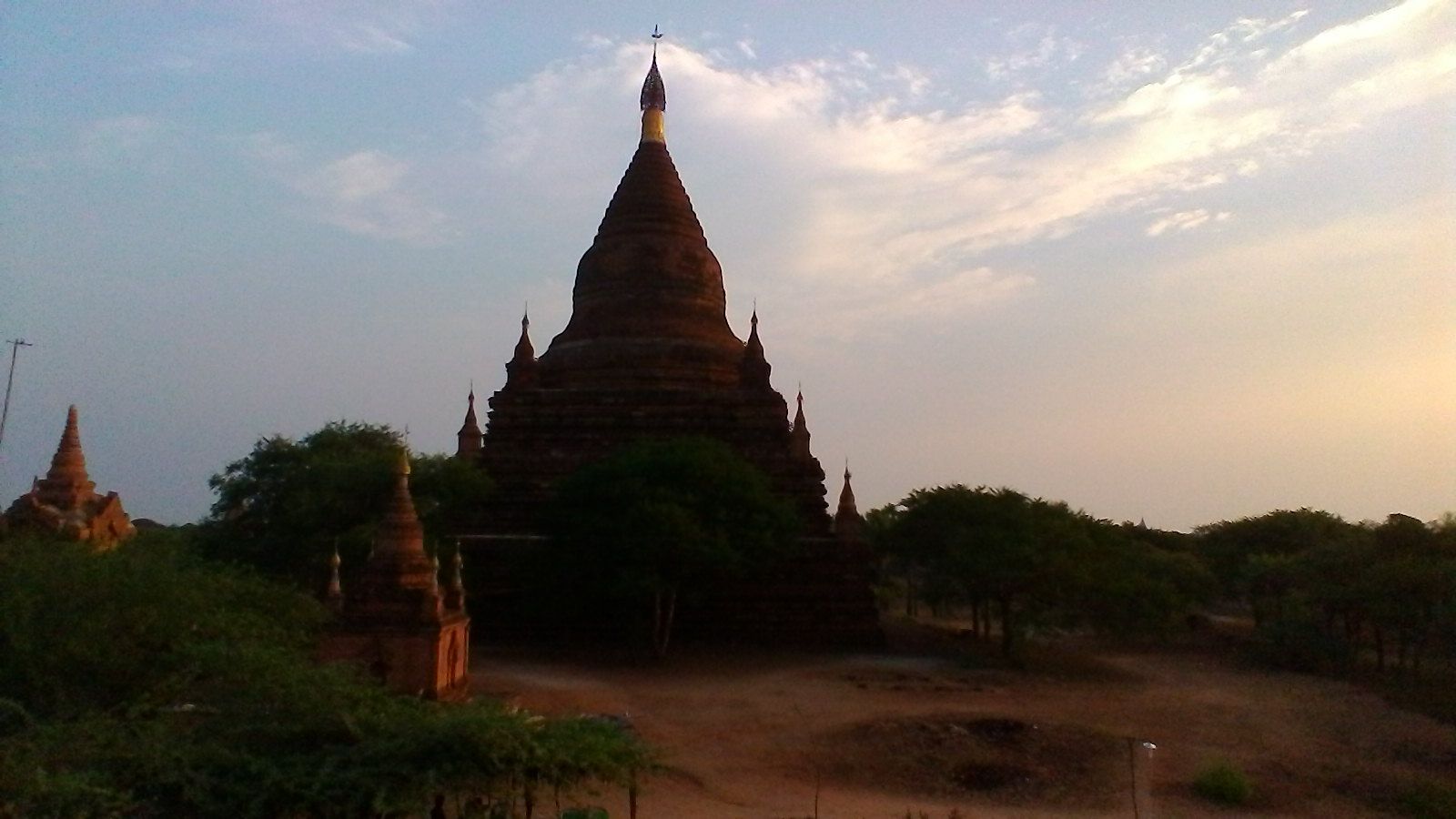 Temple au coucher de soleil