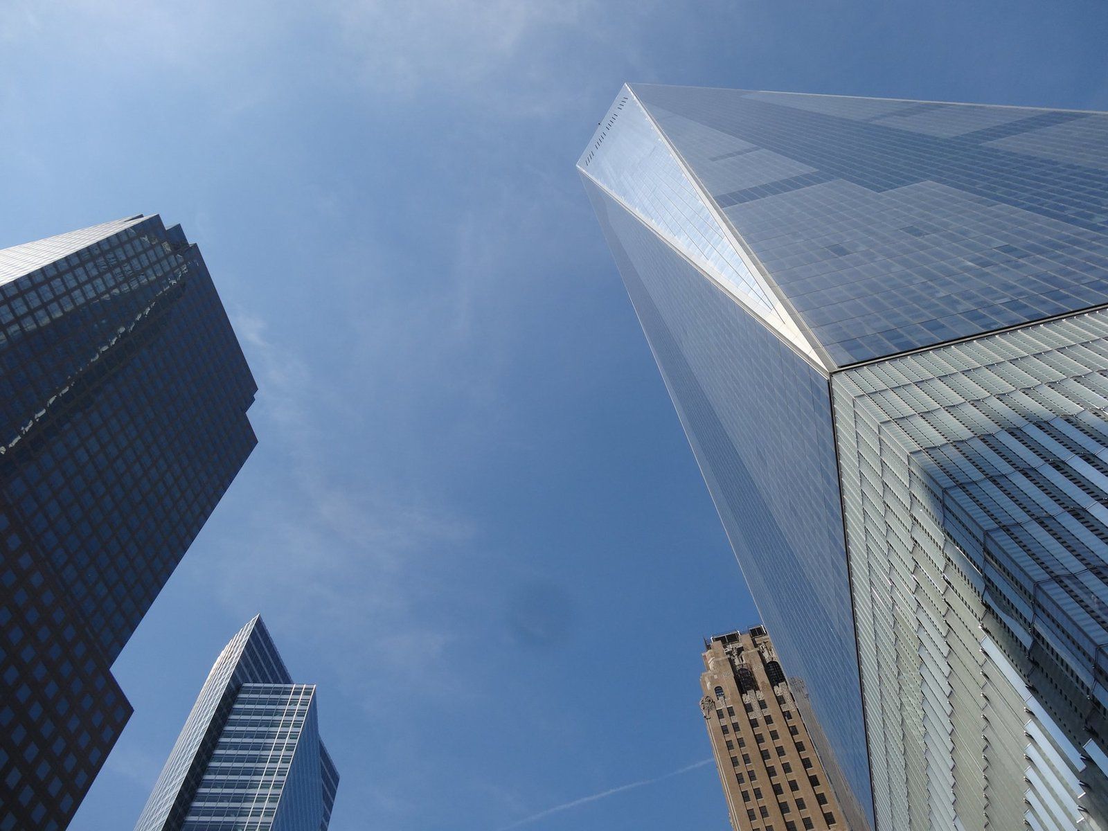 One WTC 541 m avec l'antenne