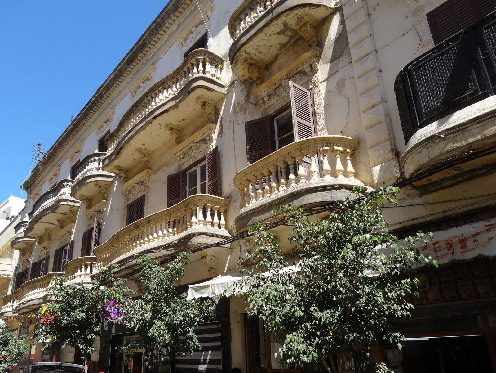 Les immeubles de la rue d'Italie à Tanger (2 photos)