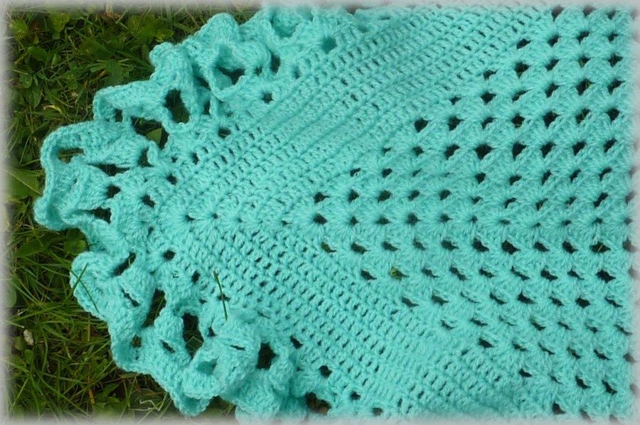 couverture...châle bébé au crochet .
