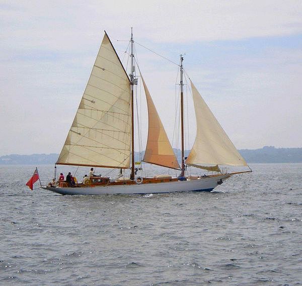 090 - La goélette ELISE a coulé !... Port-Rhu, Douarnenez, architecte naval William Fife 3,