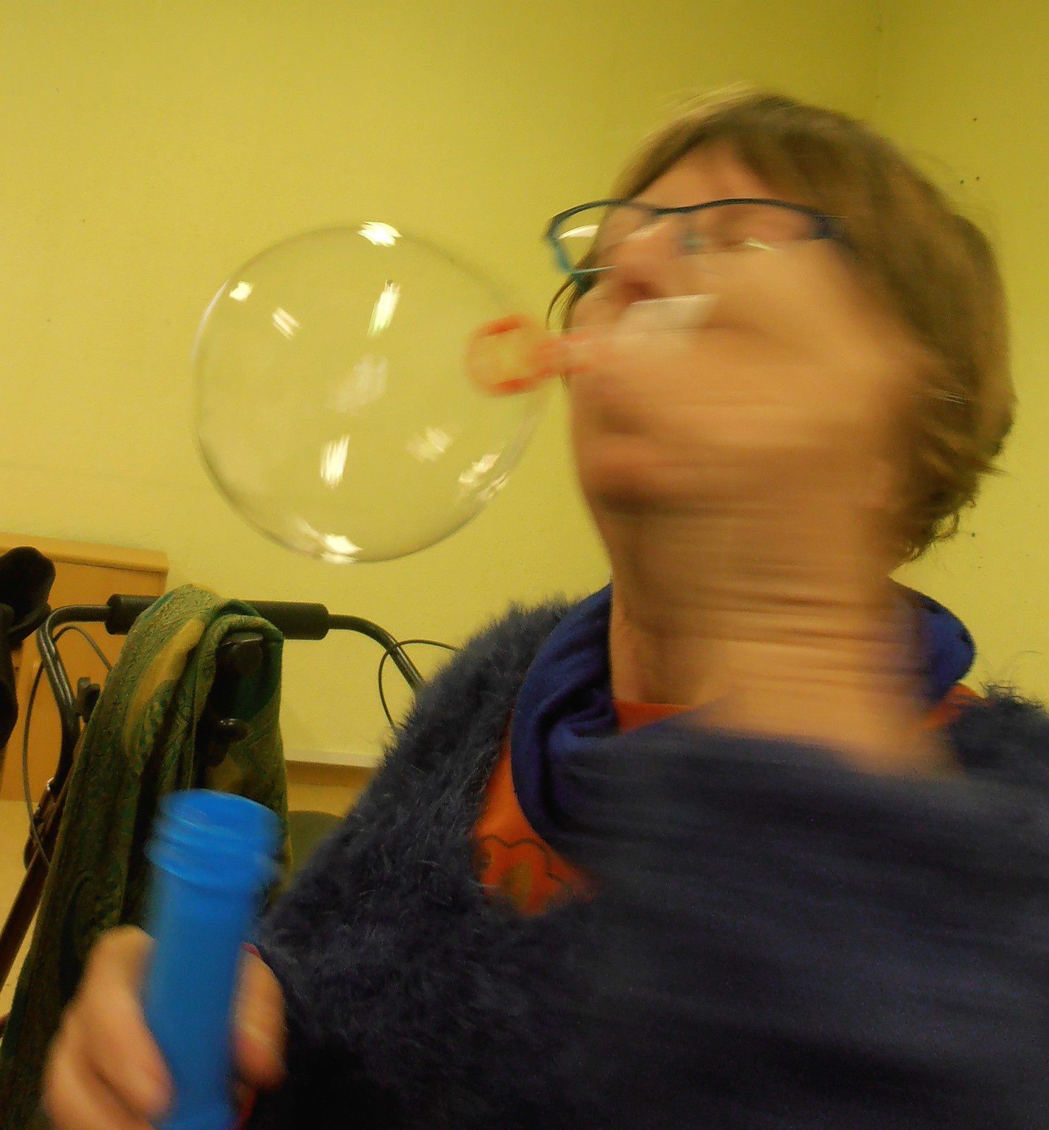 3 avril - Je fais une bulle de savon et je me mets dans la bulle - La  Fabrikulture