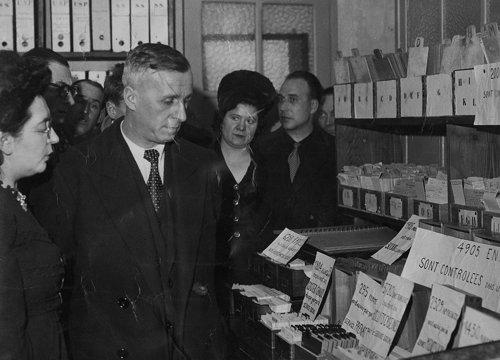 Ambroise Croizat inaugurant une caisse primaire de la Sécurité Sociale