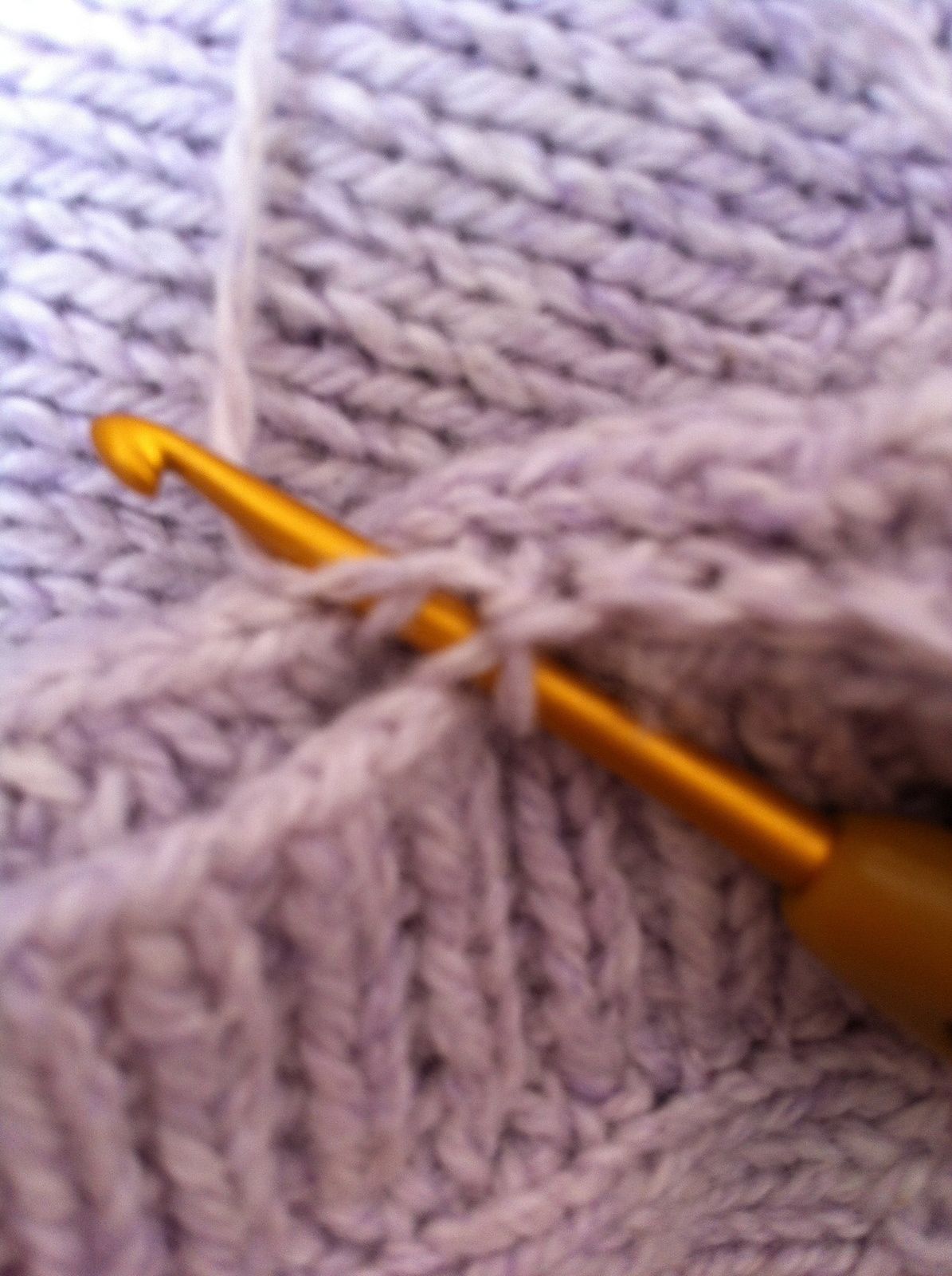 Tuto : Sauver un gilet qui baille entre les boutonnières