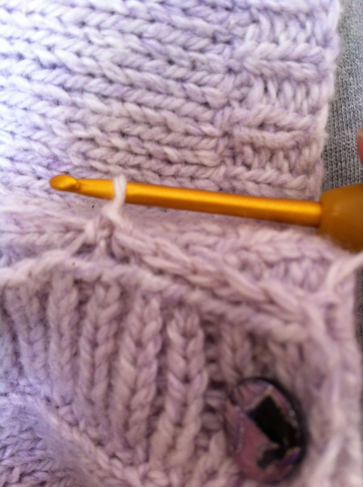 Tuto : Sauver un gilet qui baille entre les boutonnières