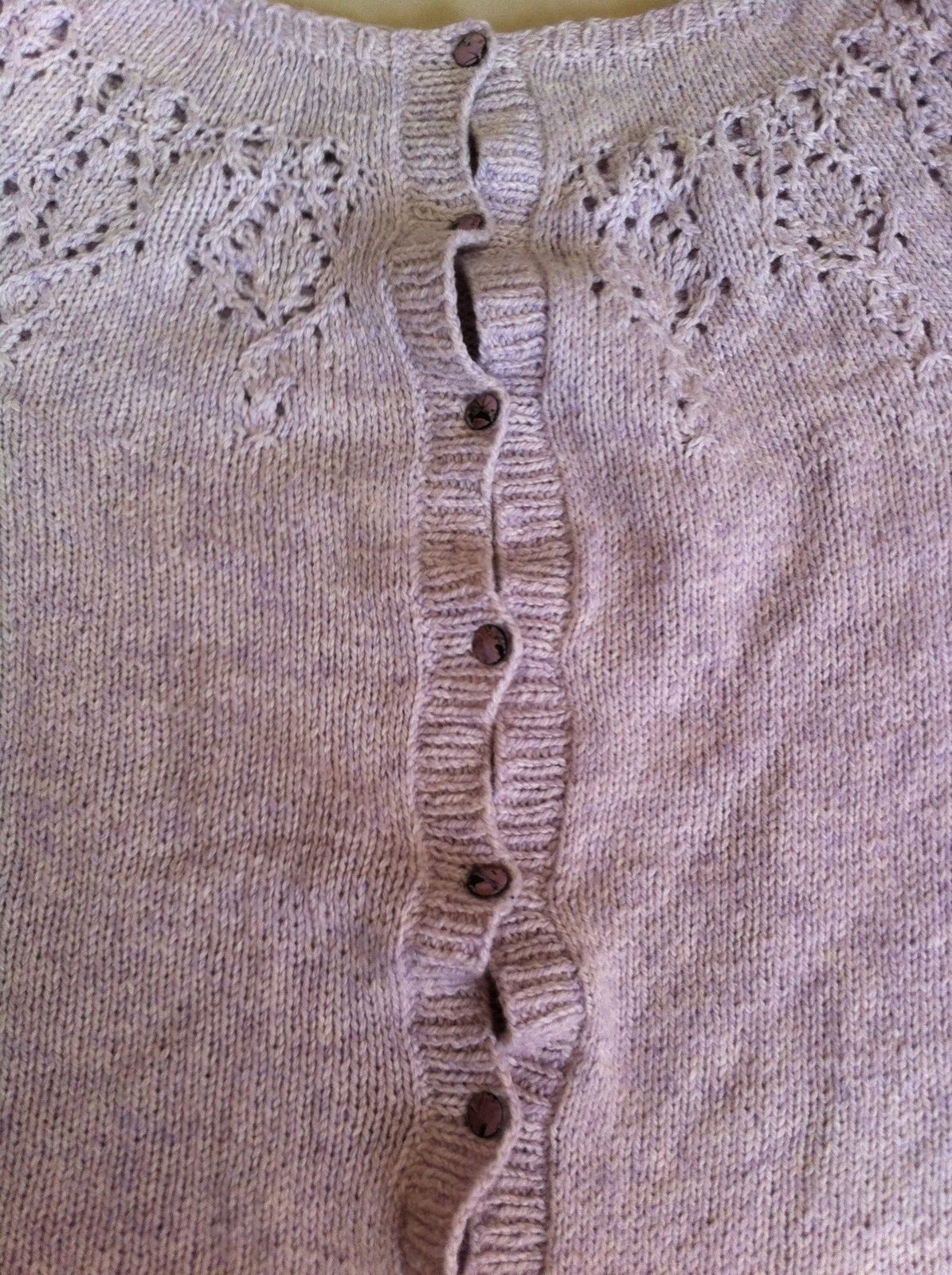 Tuto : Sauver un gilet qui baille entre les boutonnières