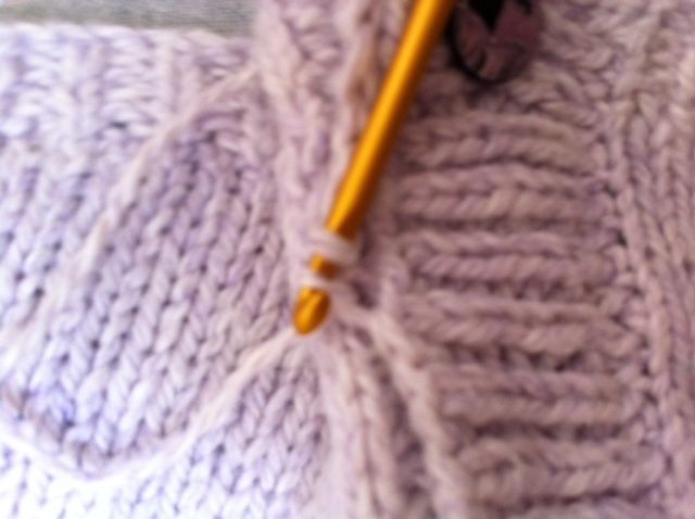 Tuto : Sauver un gilet qui baille entre les boutonnières