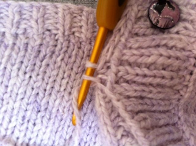 Tuto : Sauver un gilet qui baille entre les boutonnières