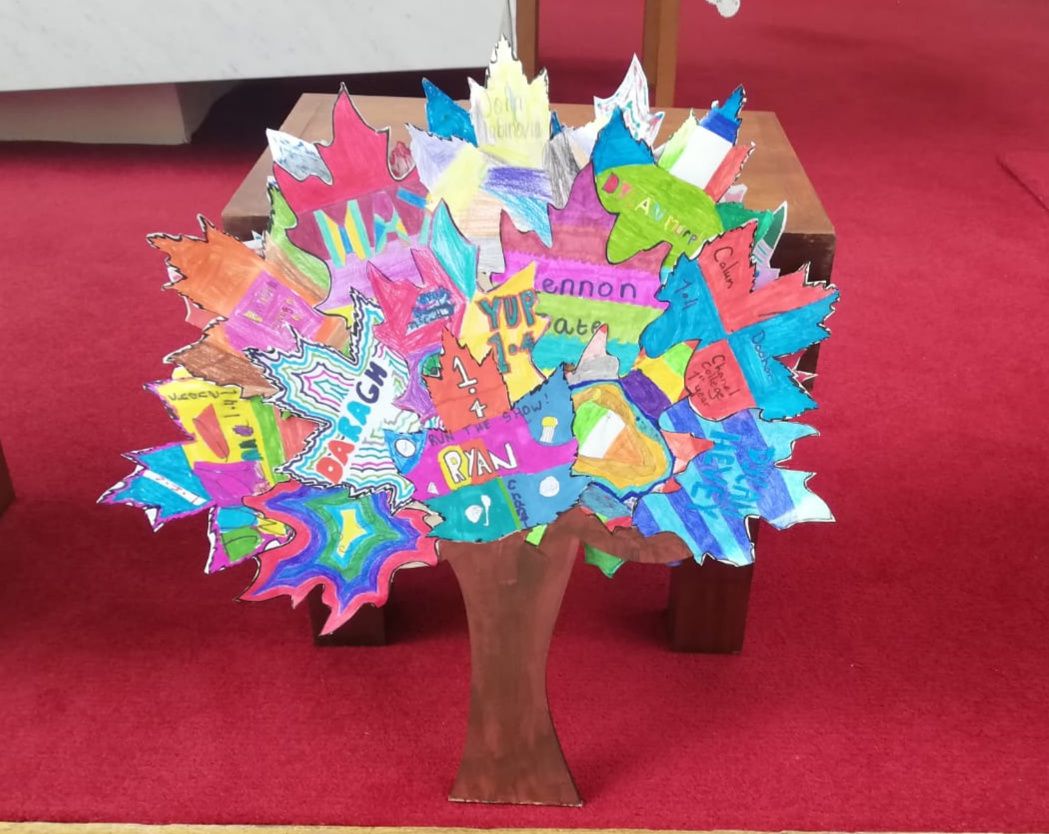 First Years Celebrate their 1st Term**CHANEL COLLEGE**Les étudiants de 1ère année fêtent leur premier semestre.