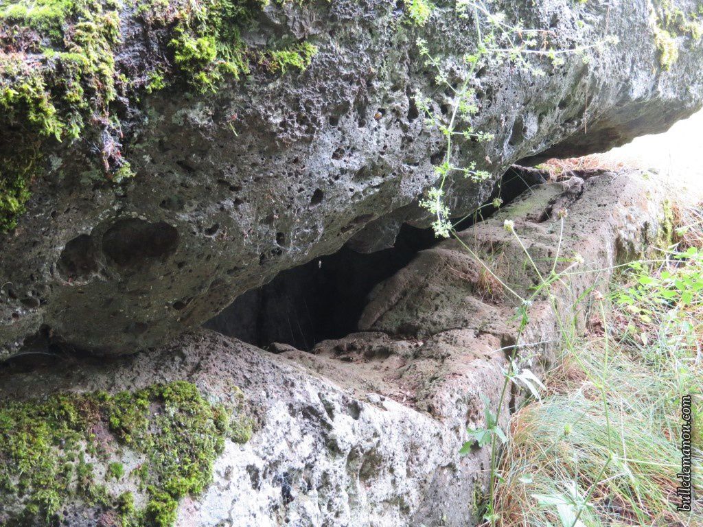 Le dolmen vu de plus près
