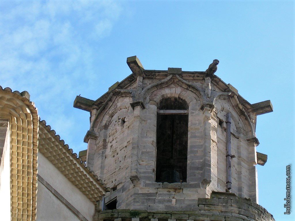 Quelques détails du clocher bâti sur l'ancienne tour du château...