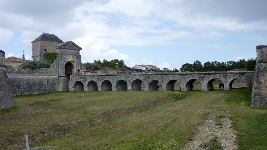 Juin 2011 : Dordogne, Ile de Ré. (réédit)