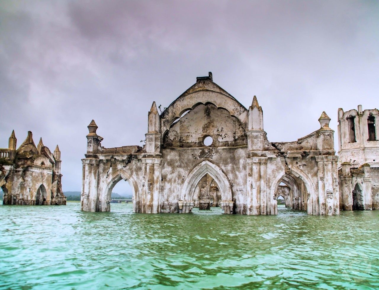 Le jeune homme riche (ou la vieille église en perdition)