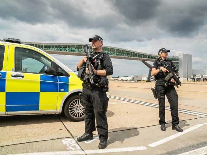 La police est intervenue afin d'apporter son aide aux autorités aéroportuaires. © Sussex Police