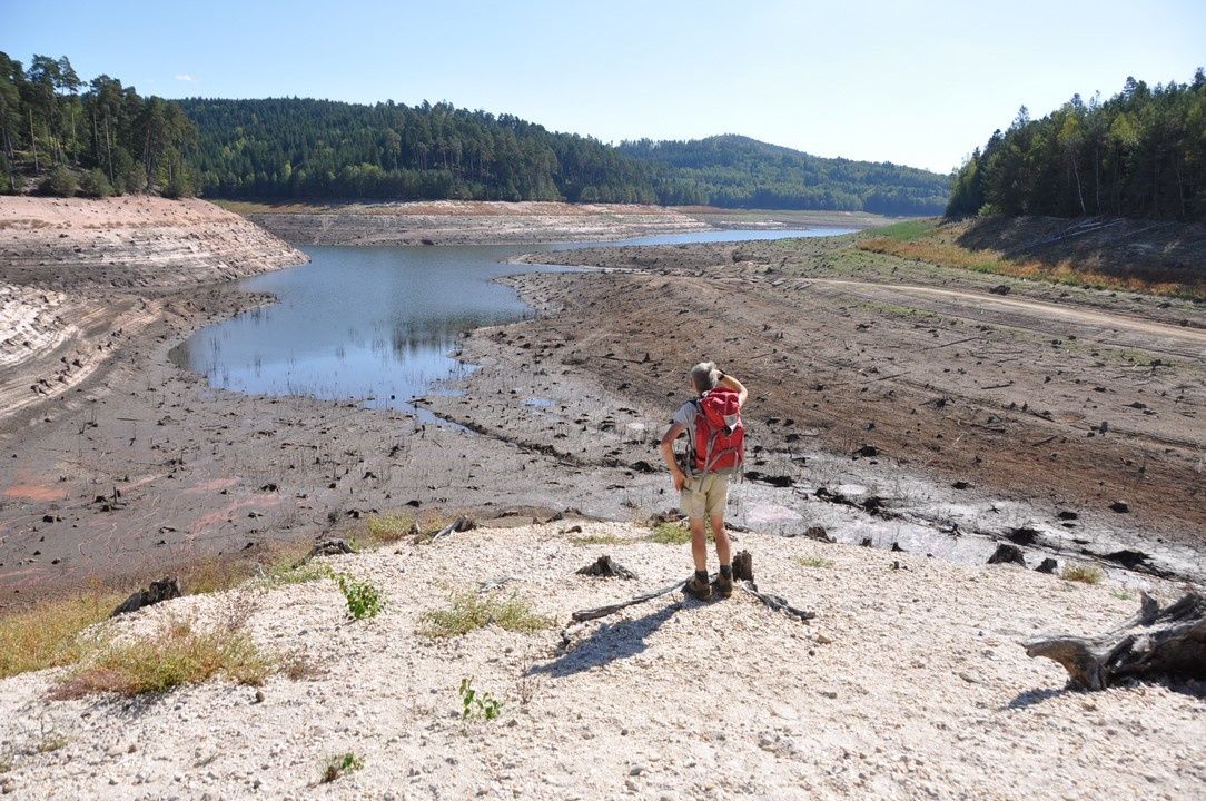 Combien De Temps La Maree Reste Basse Le Lac de Pierre Percée à marée ultra basse.........il est où le