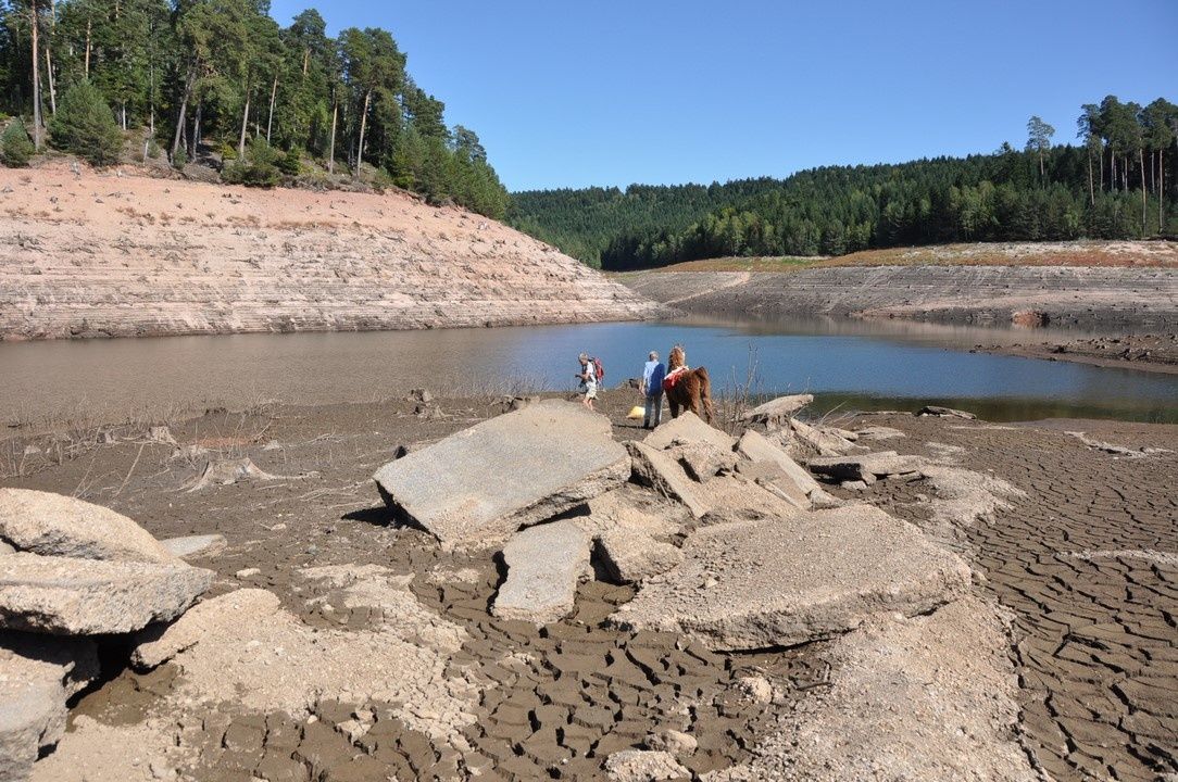 Combien De Temps La Maree Reste Basse Le Lac de Pierre Percée à marée ultra basse.........il est où le