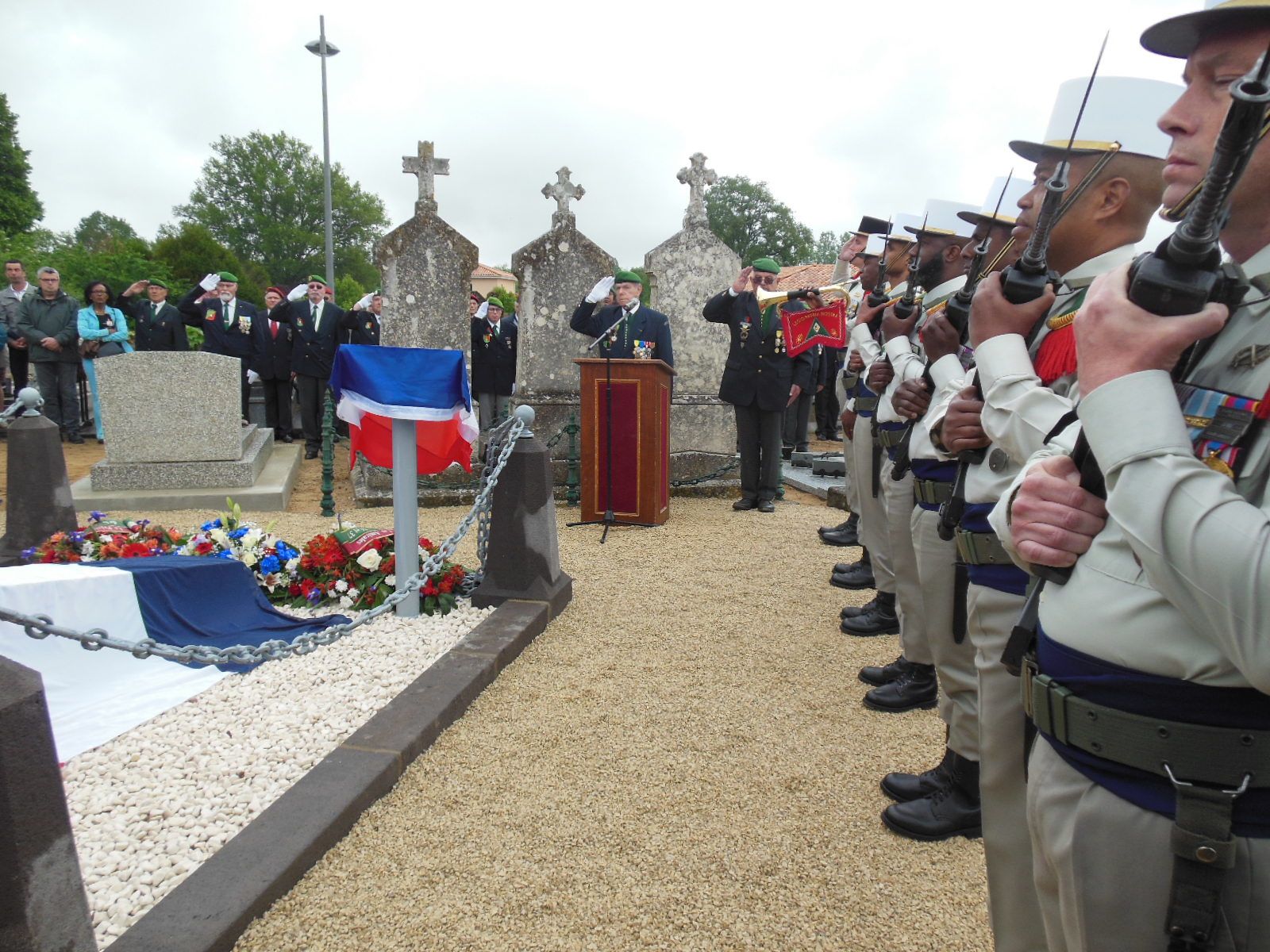 Photos de la cérémonie de Camerone et du dévoilement du cénotaphe du légionnaire Armand Jean Bernier de Maligny le samedi 12 mai 2018 à Saulgé