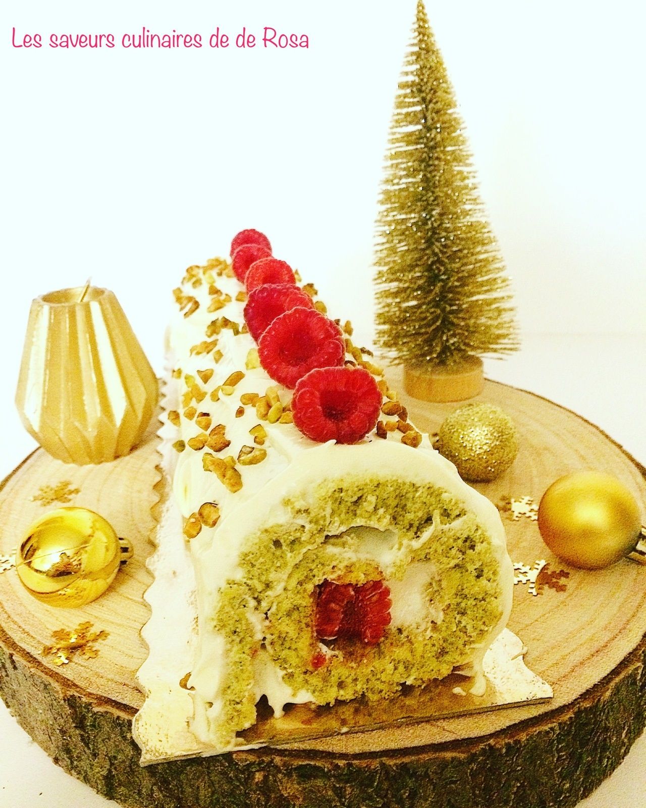 Buche A La Pistache Et A La Framboise Roule Pistache Framboise Les Saveurs Culinaires De Rosa